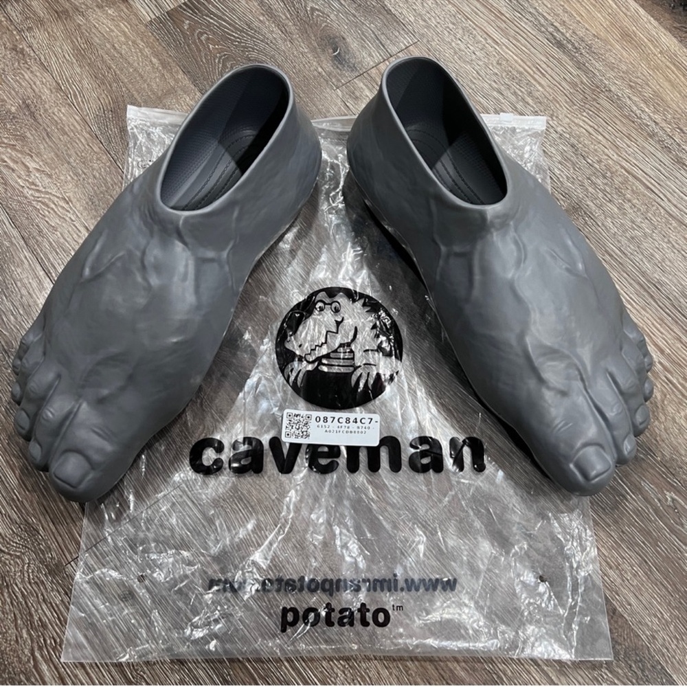 Make a reasonable offer😀
Original Crocs POTATO cave man shoes 12-3